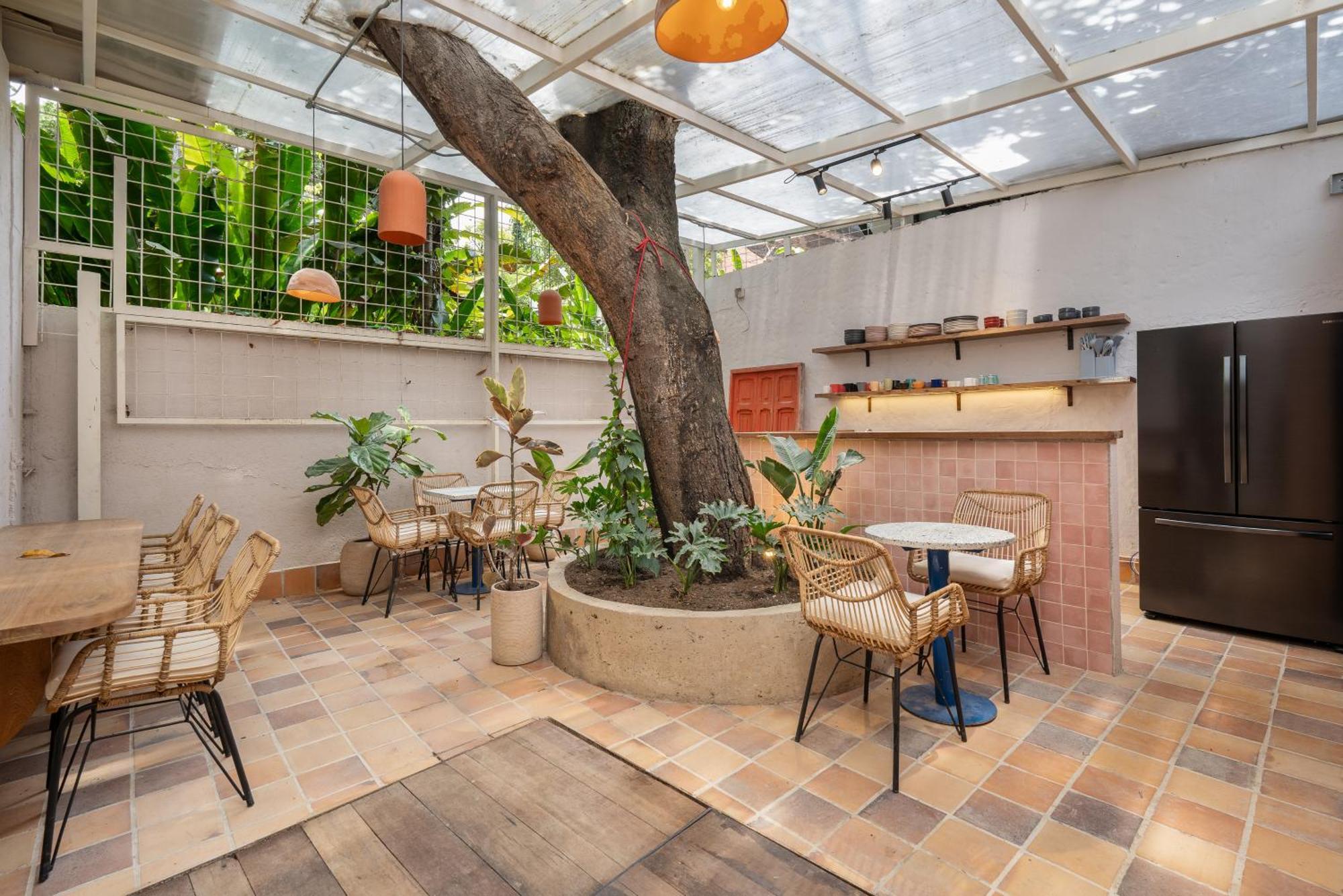 Botanica Casa Hotel Manila By Housy Host Меделин Екстериор снимка