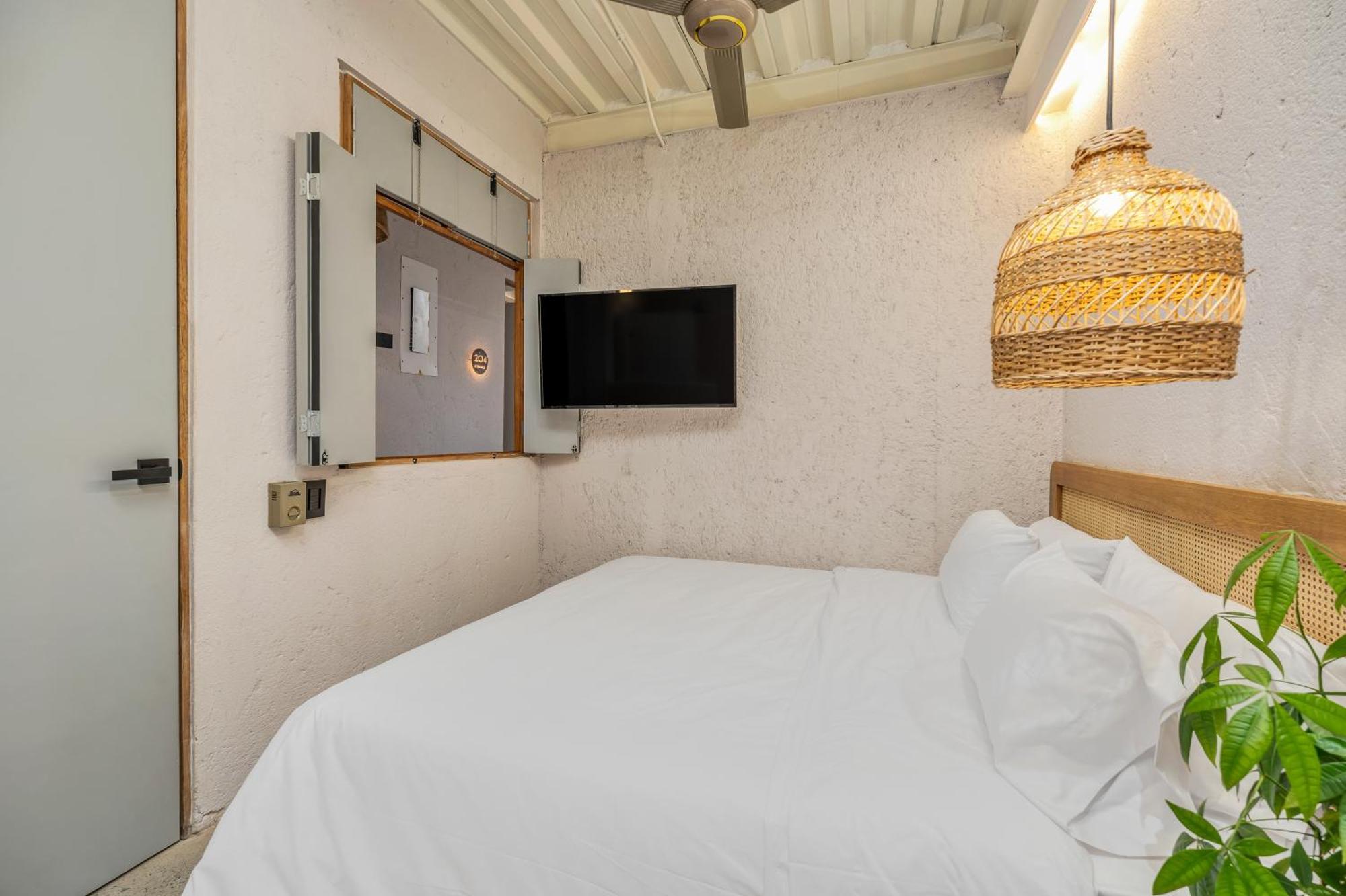 Botanica Casa Hotel Manila By Housy Host Меделин Екстериор снимка
