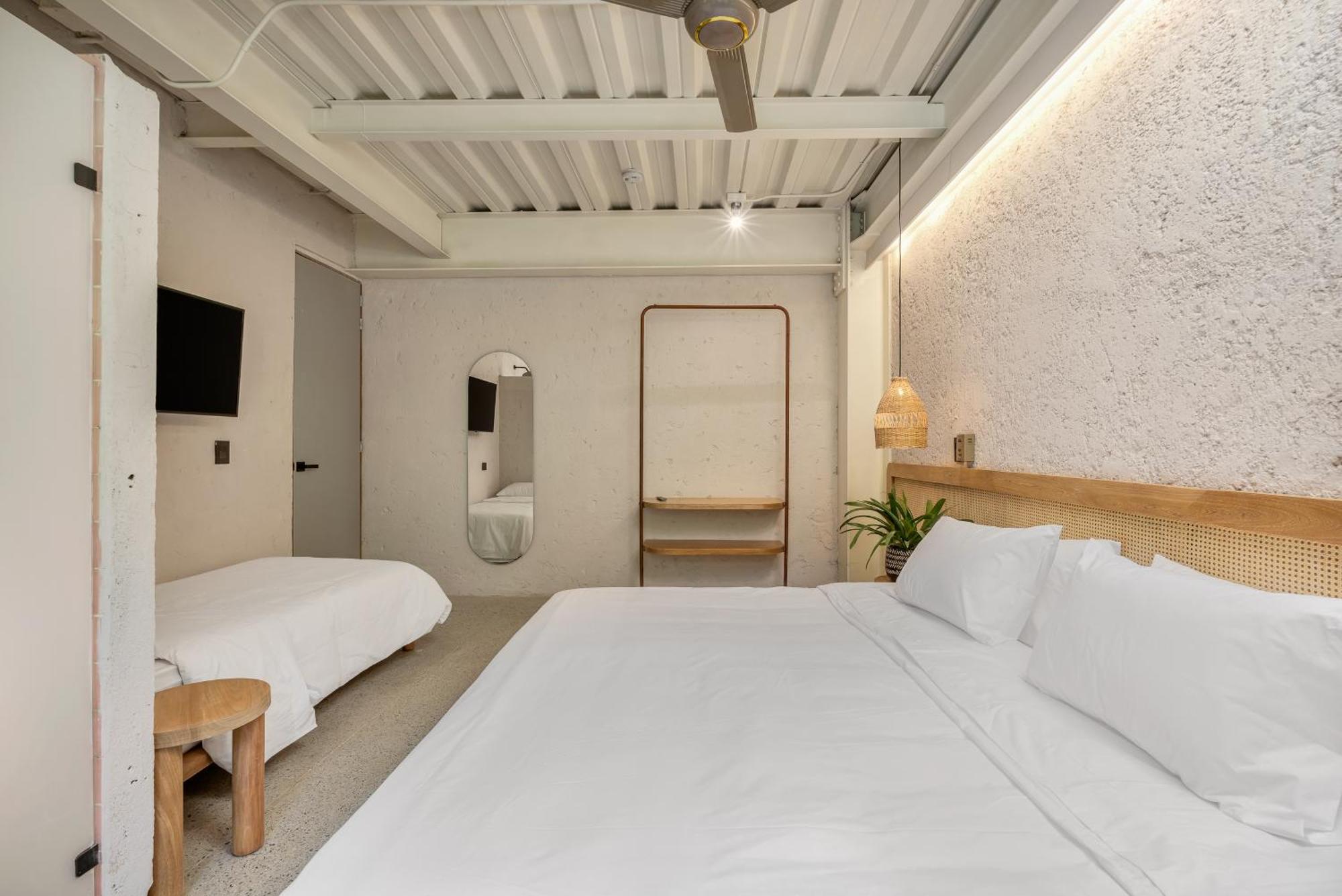 Botanica Casa Hotel Manila By Housy Host Меделин Екстериор снимка